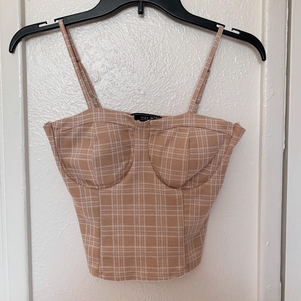 Cropped tank top with padding